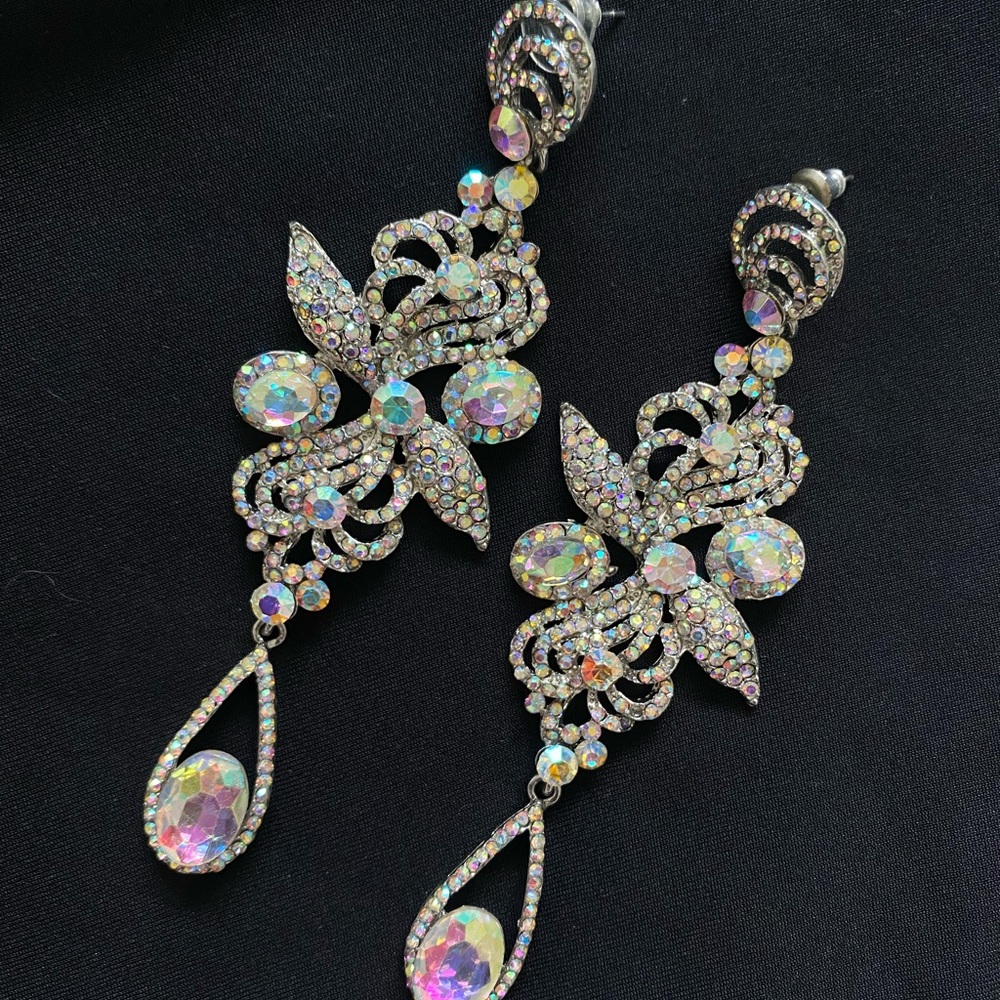 Chandelier drop earrings